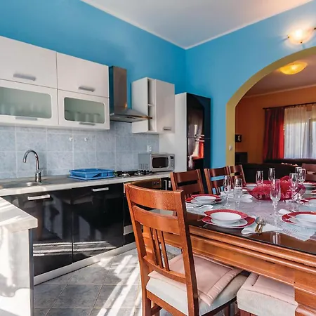 Holiday home Beautiful Home In Pula With Wifi *